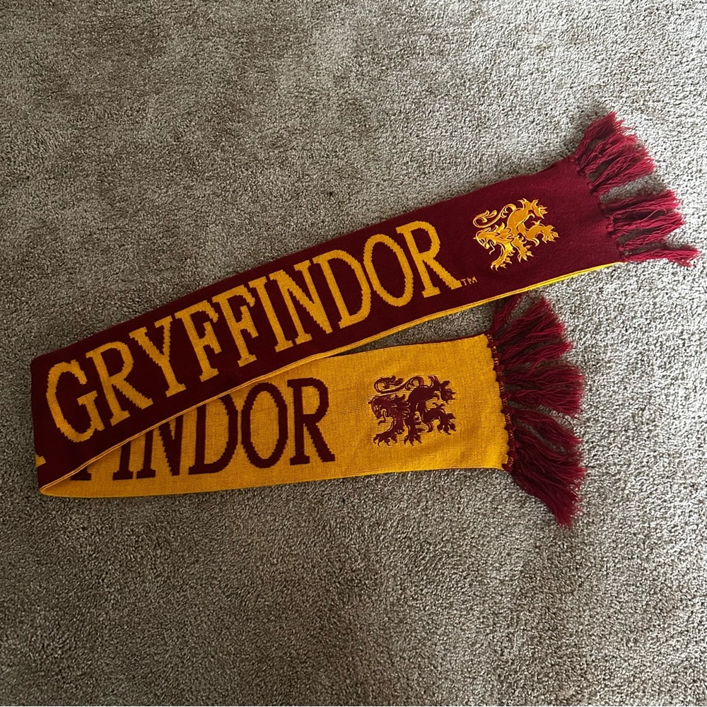 Authentic Gryffindor Scarf Wizarding World of Harry Potter Universal Studios